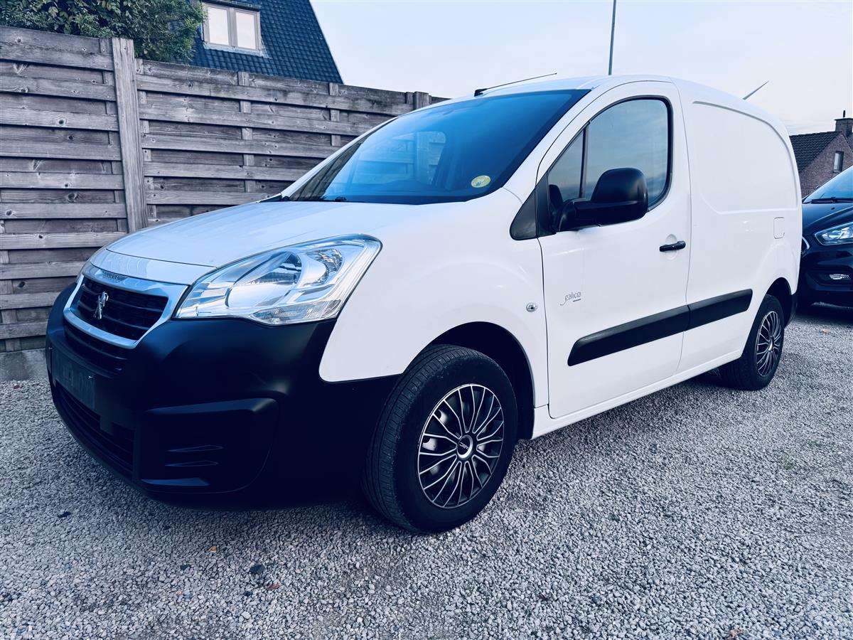 Peugeot partner 3-zit klaar voor inschrijving